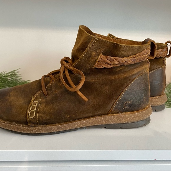 Born Shoes - Born Temple Women’s Size 10 Distressed Brown Leather Chukka Boots